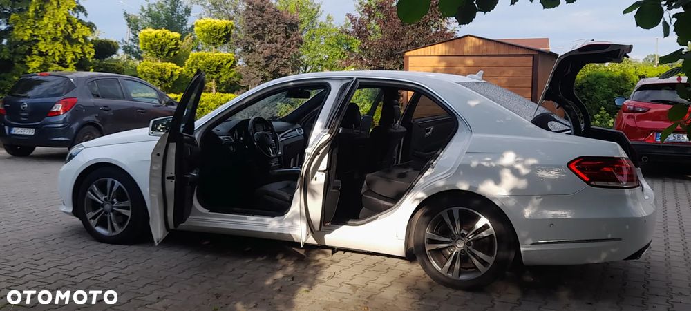 Mercedes-Benz Klasa E 220 BlueTEC 4-Matic Classic - 32