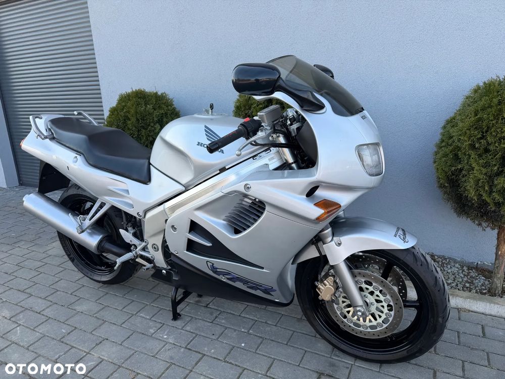 Honda VFR - 3