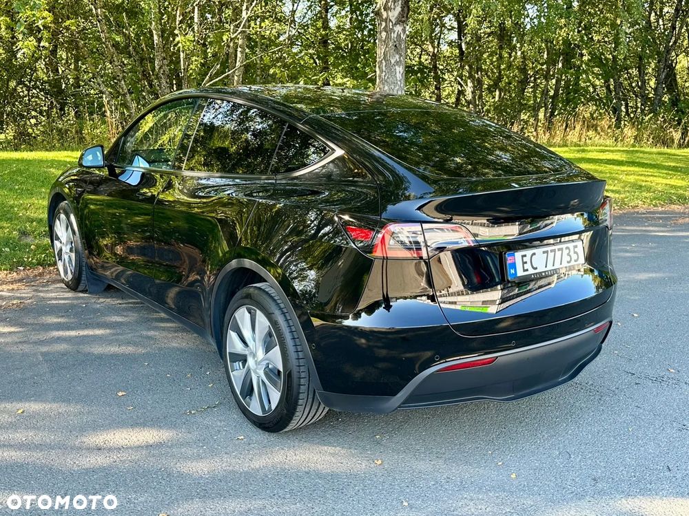 Tesla Y Long Range AWD - 12