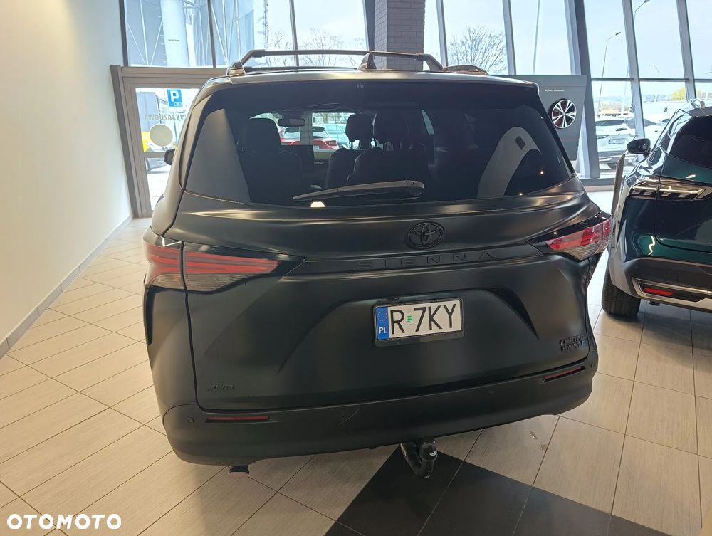 Toyota Sienna - 3