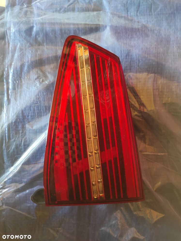 Passat B8 kombi lampa tył prawy na klapę - 1