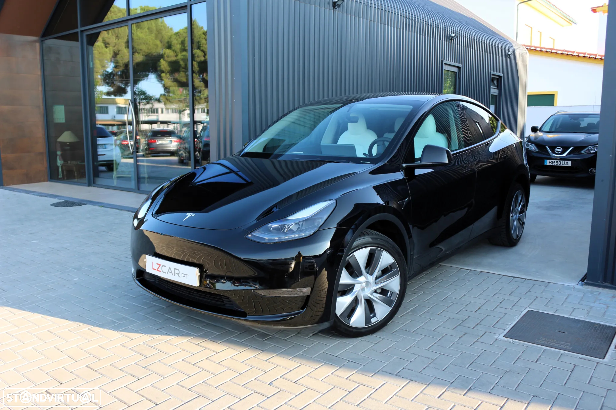 Tesla Model Y Long Range Dual Motor AWD - 2