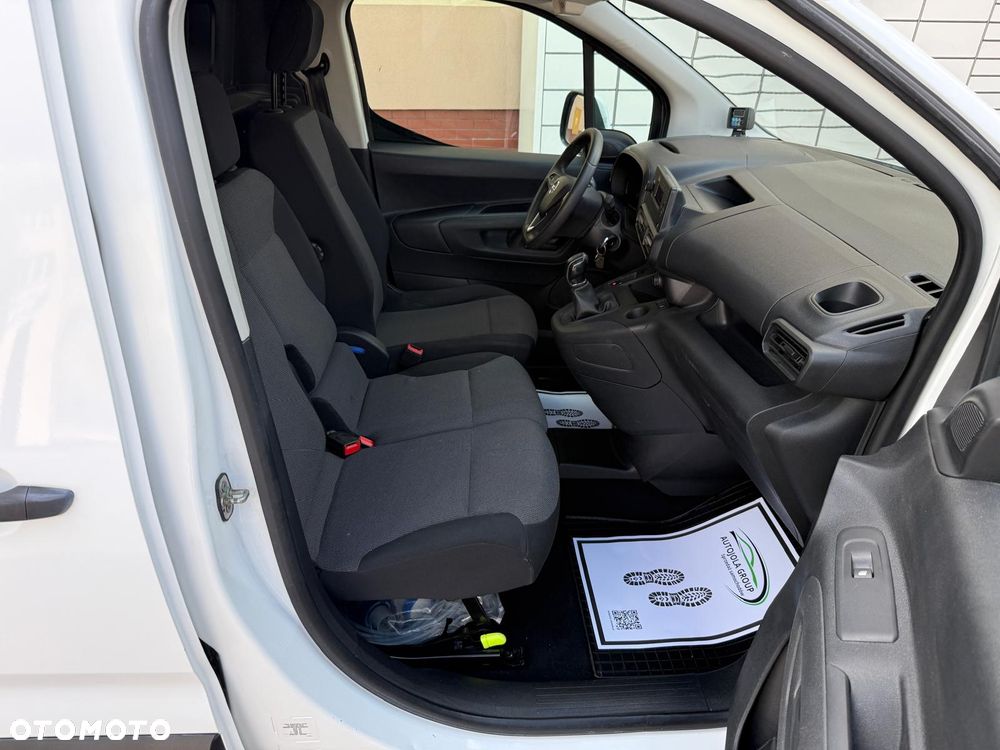 Opel COMBO - 13