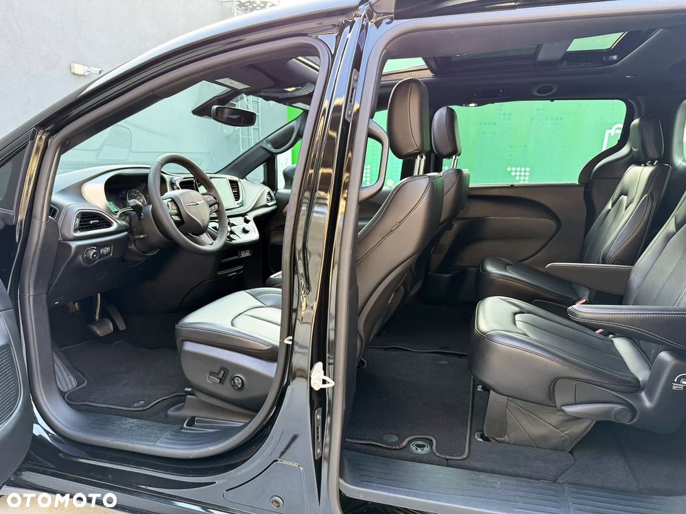 Chrysler Pacifica - 11