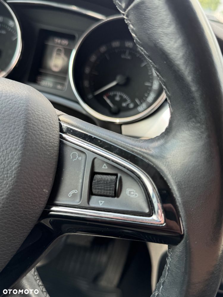 Skoda Superb 2.0 TDI Elegance DSG - 24