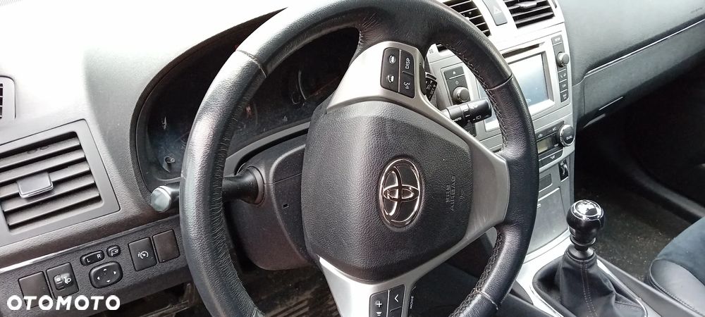 Toyota Avensis Combi 1.8 Executive - 9