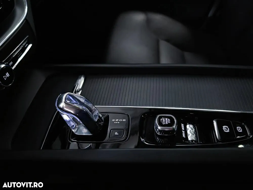 Volvo XC 60 T8 Twin Engine AWD Geartronic Momentum - 11