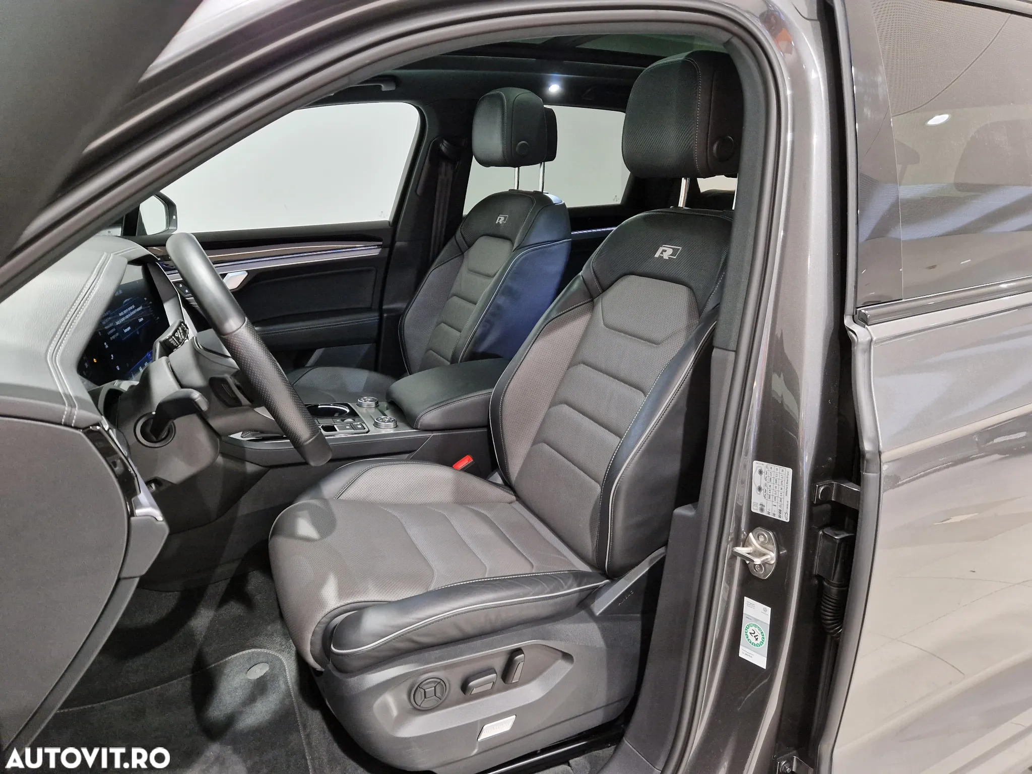 Volkswagen Touareg V6 TDI 4MOTION R-Line - 11