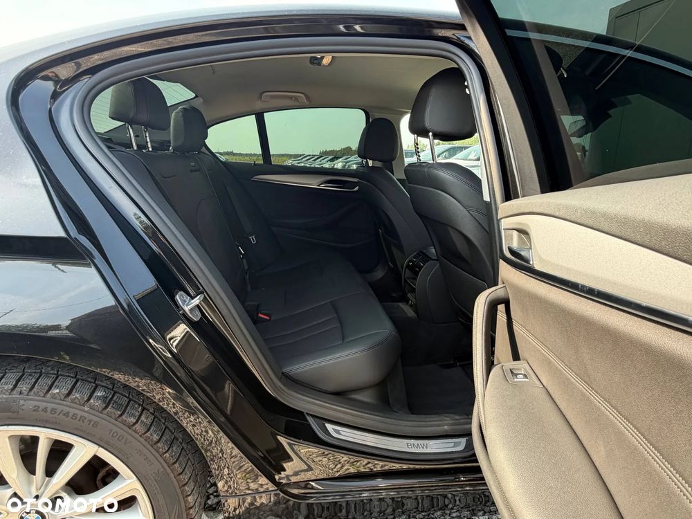 BMW Seria 5 520i - 26