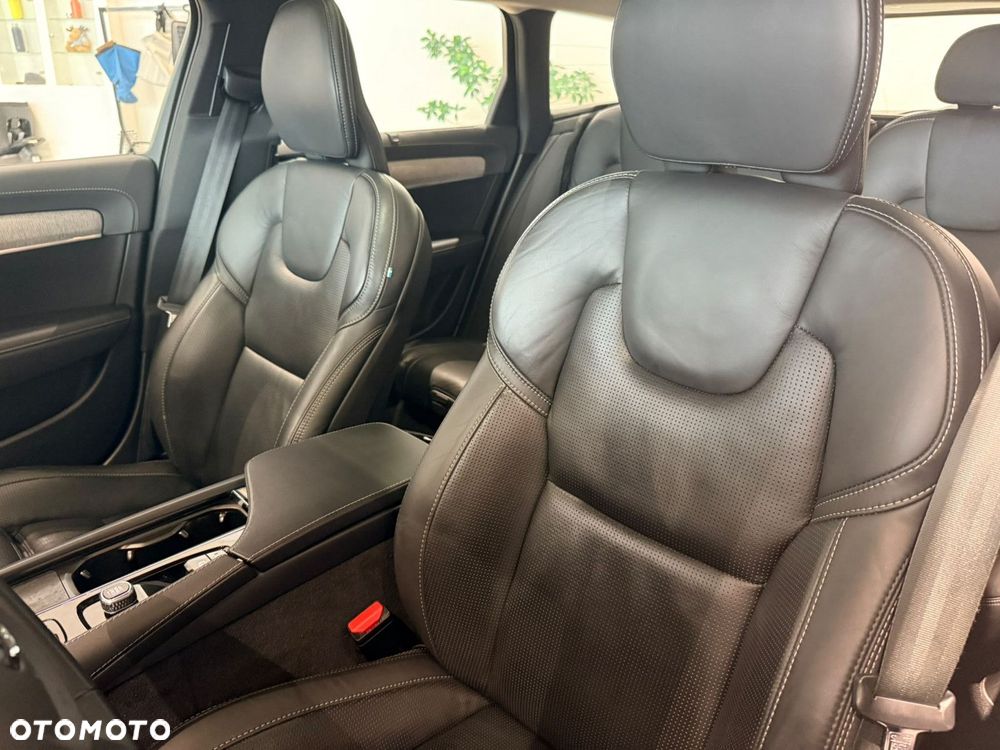 Volvo V90 Cross Country - 23