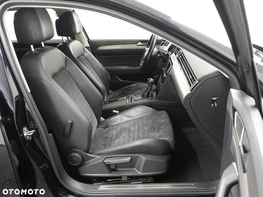 Volkswagen Passat - 24