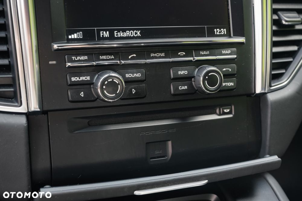 Porsche Macan Turbo - 24