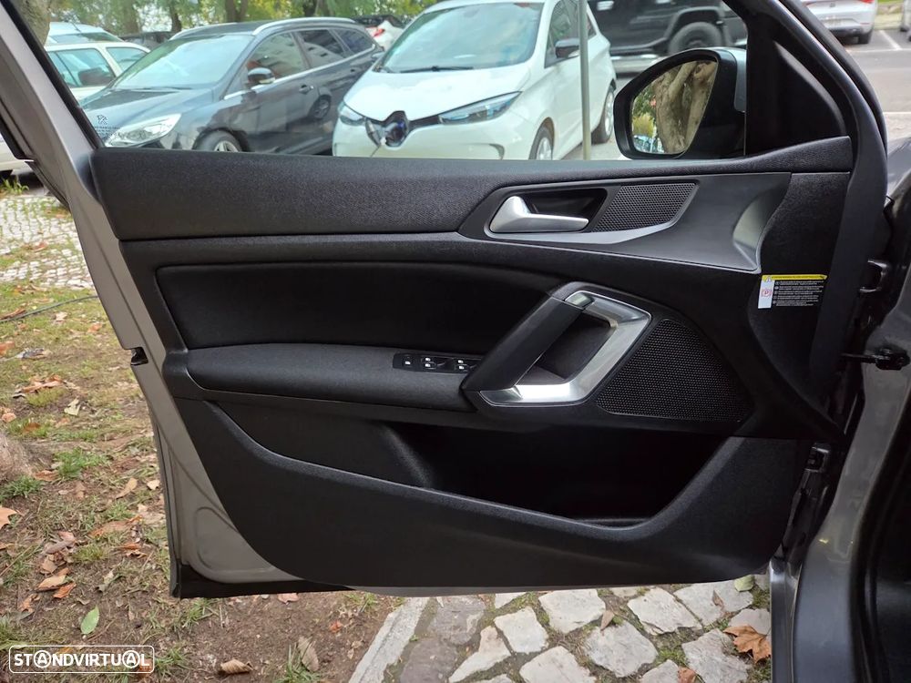 Peugeot 308 PureTech 130 GPF EAT8 Stop & Start Tech Edition - 11