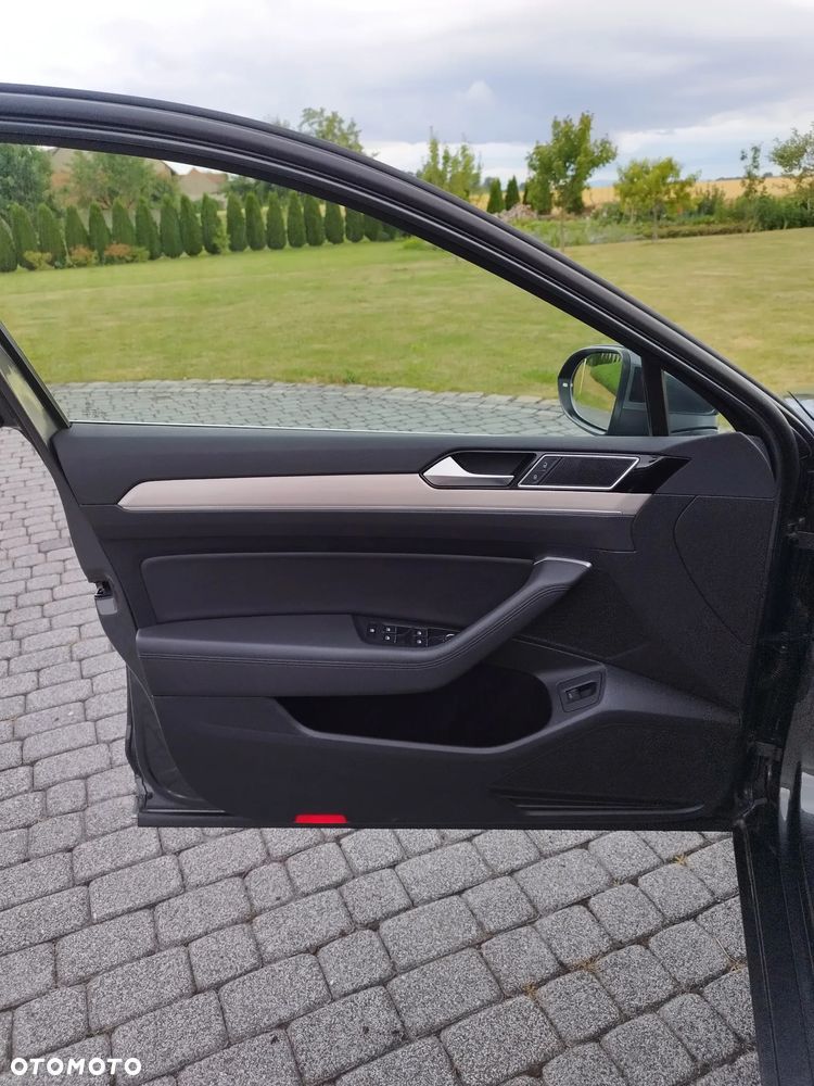 Volkswagen Passat 2.0 TDI SCR 4Mot DSG Highline - 26