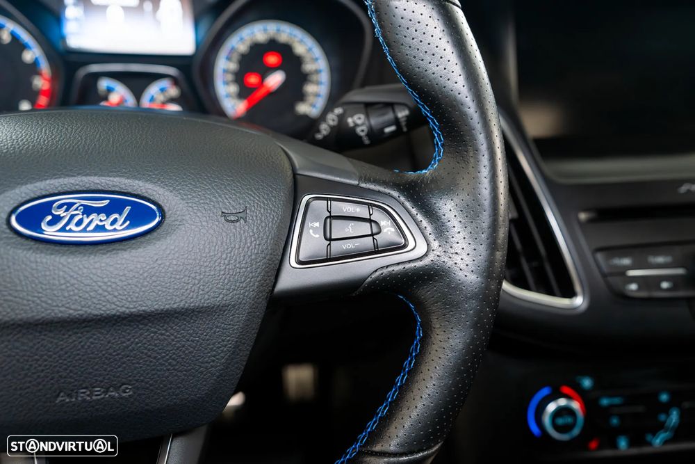 Ford Focus 2.3 EcoBoost S&S 4WD RS - 38