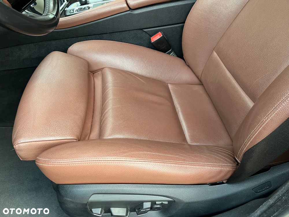 BMW Seria 5 530d xDrive Modern Line - 13