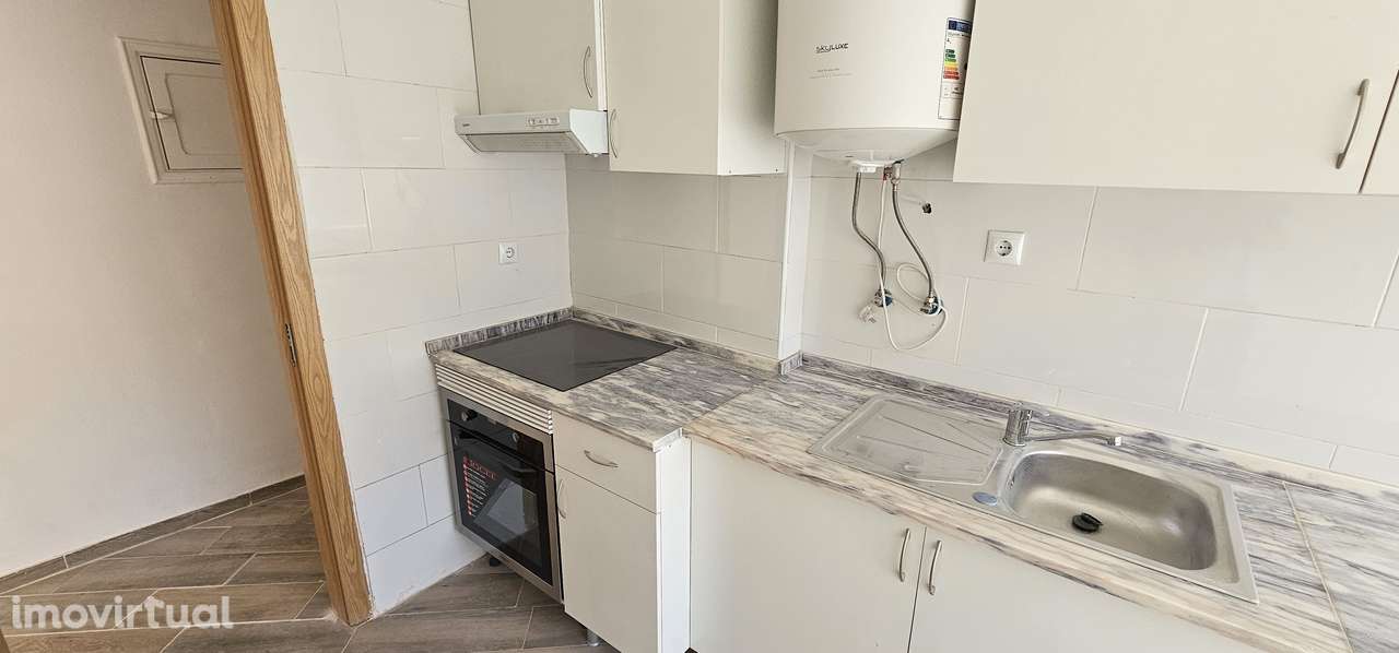 T2 com remodelação a estrear, vista rio, Freguesia São Vicente, Lisboa - Grande imagem: 5/29