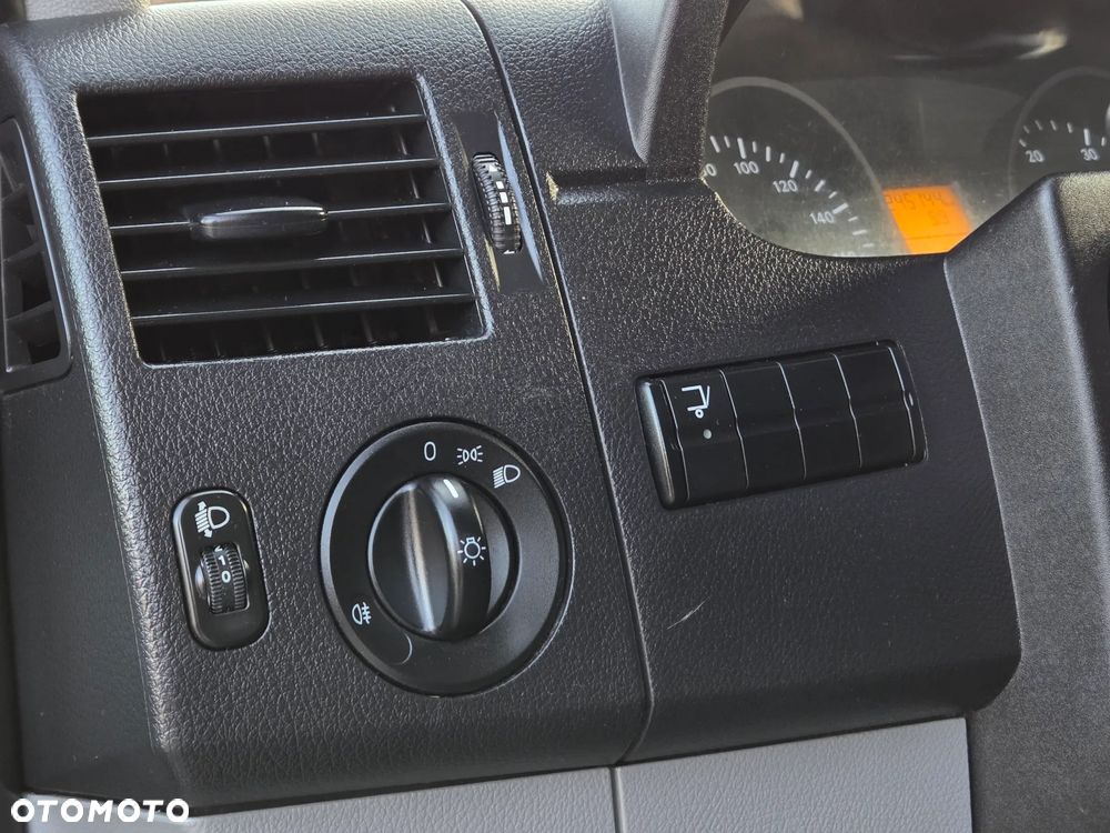Mercedes-Benz Sprinter - 25