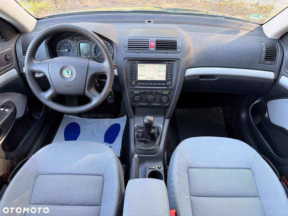 Skoda Octavia 1.6 Ambiente - 14