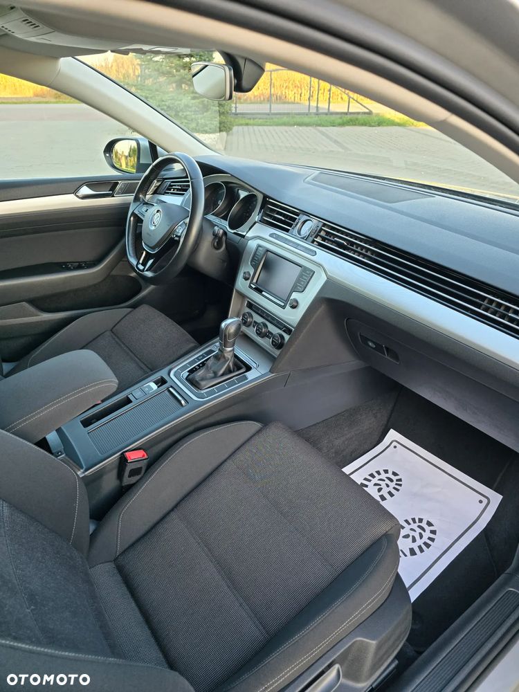 Volkswagen Passat Variant 1.6 TDI SCR DSG Comfortline - 22
