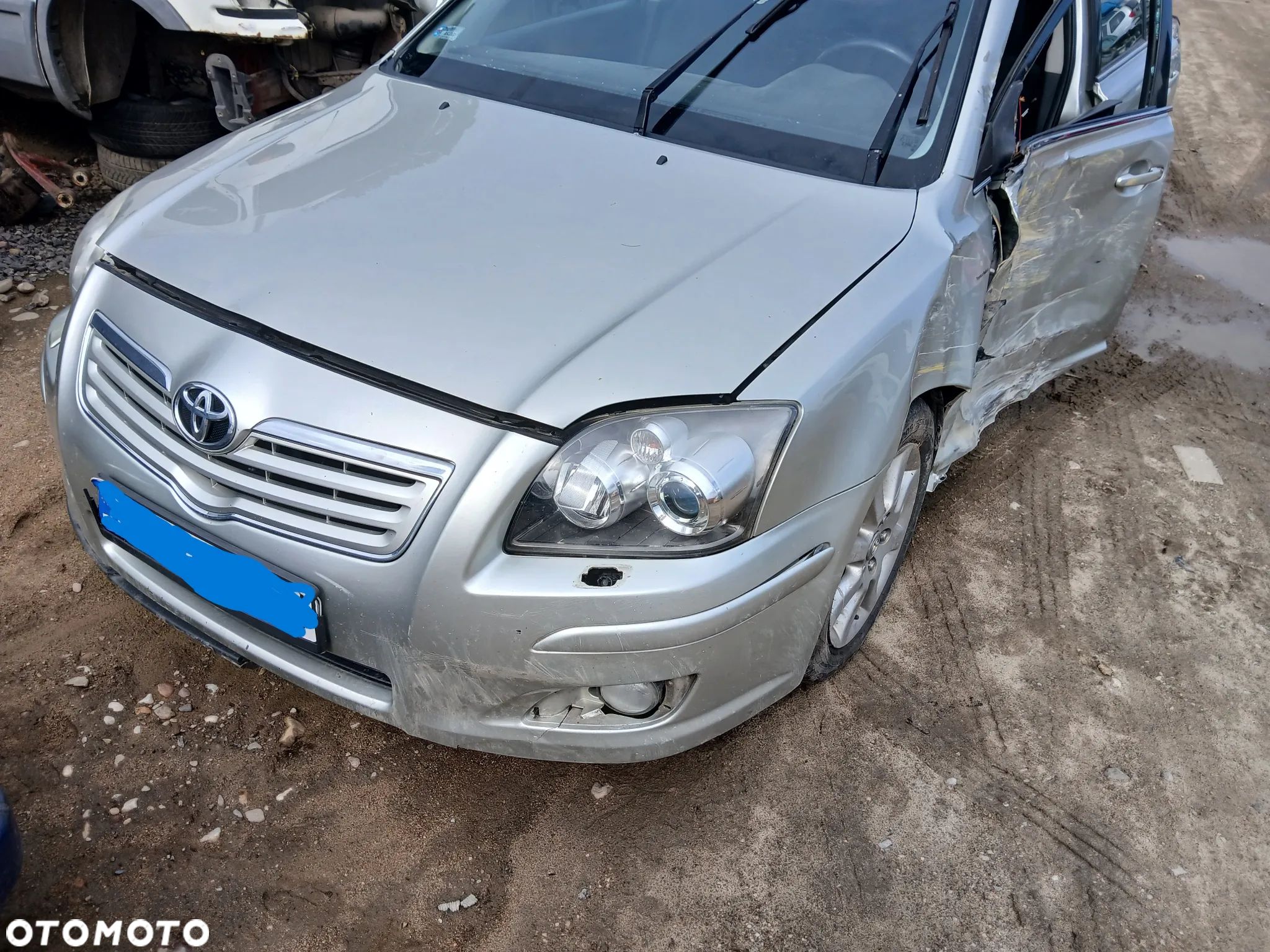 toyota avensis T25 sedan lift 1C0  fotel fotele kanapa deska kokpit podsufitka boczek boczki klamka - 1