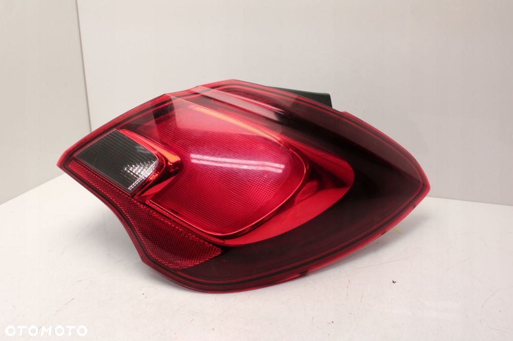 opel corsa e 5d 14r- lampa prawy tył prawa tylna - 1