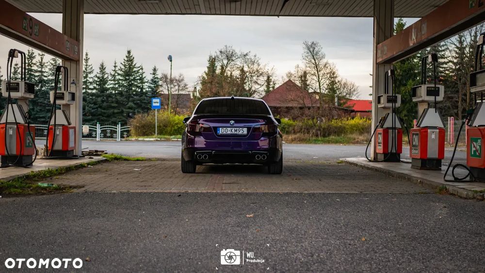 BMW Seria 5 550i - 7