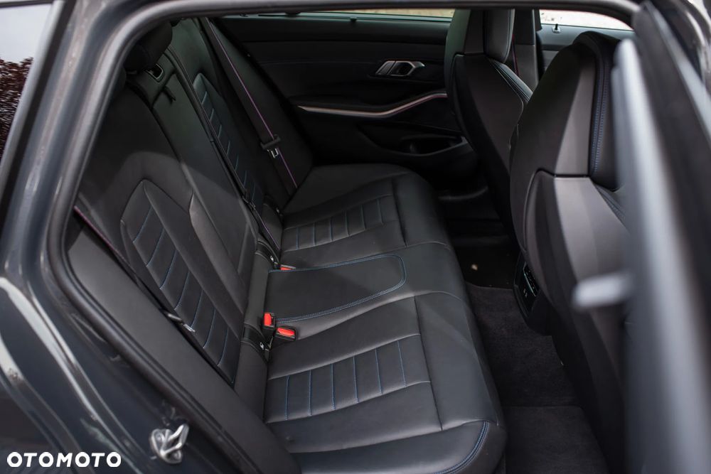 BMW Seria 3 330d xDrive Advantage - 27