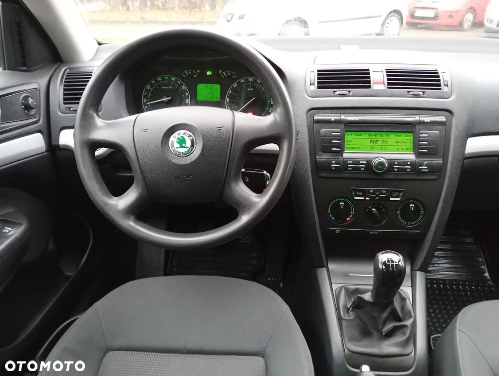 Skoda Octavia 1.6 Combi Ambiente - 37