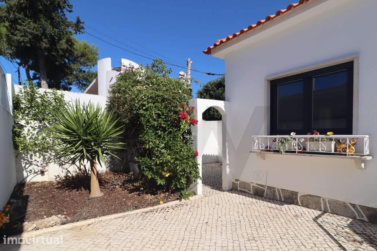 Elegante Moradia T4+2 Remodelada com Jardim e Luz Natural em Cascais - Grande imagem: 5/54