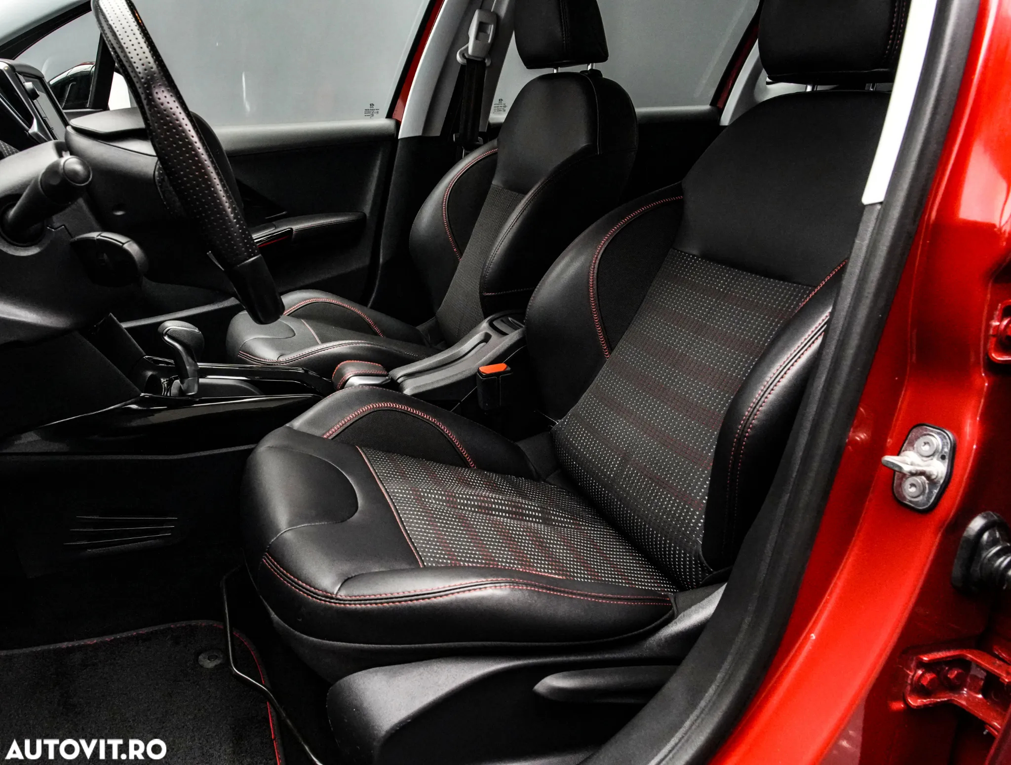 Peugeot 2008 1.2 PureTech Turbo EAT6 S&S Allure - 13