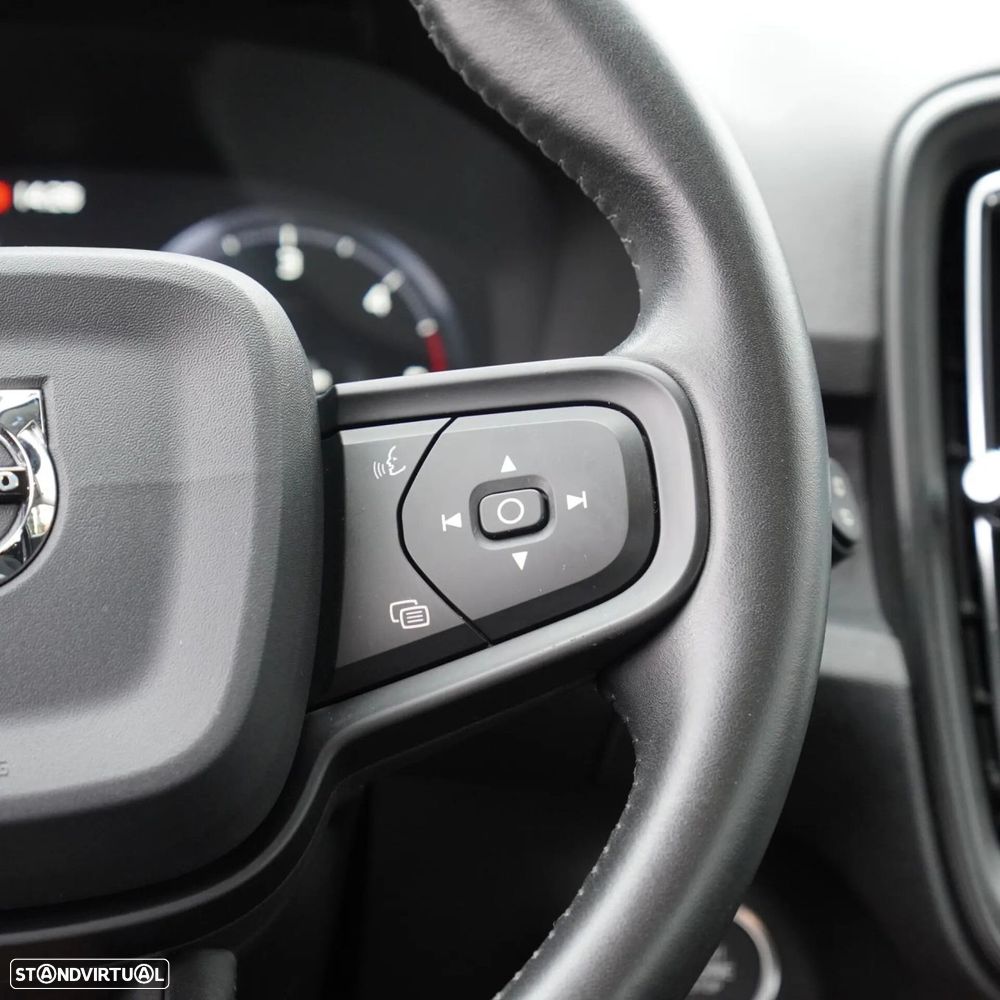 Volvo XC 40 2.0 D3 - 17