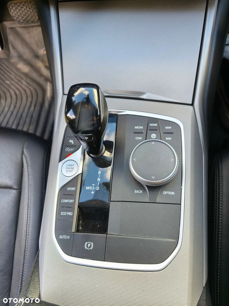 BMW Seria 3 318i - 21