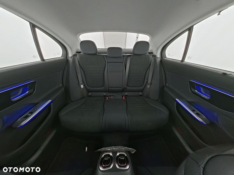 Mercedes-Benz Klasa C 300 d 4Matic 9G-TRONIC AMG Line - 11