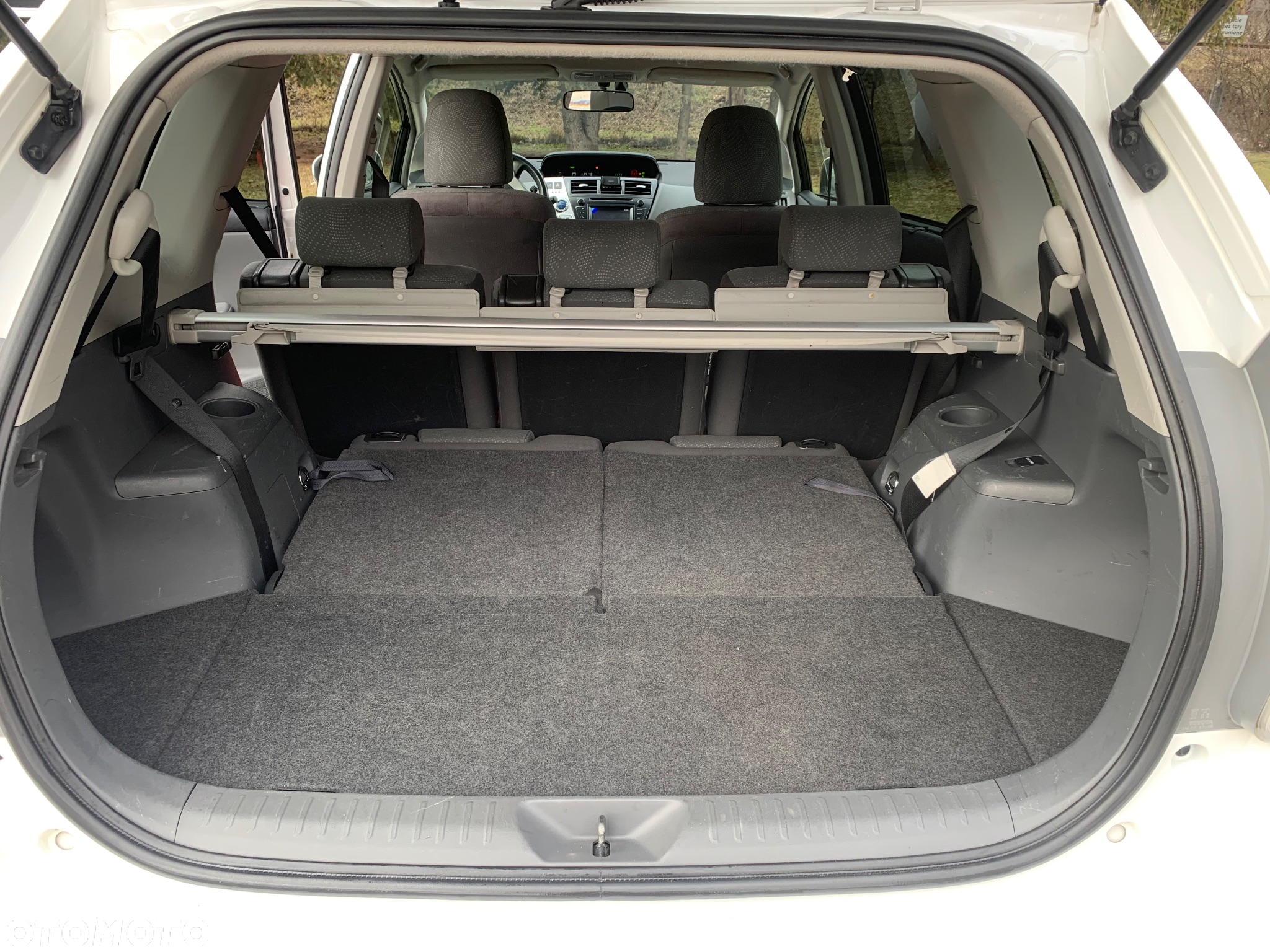 Toyota Prius+ (Hybrid) - 11
