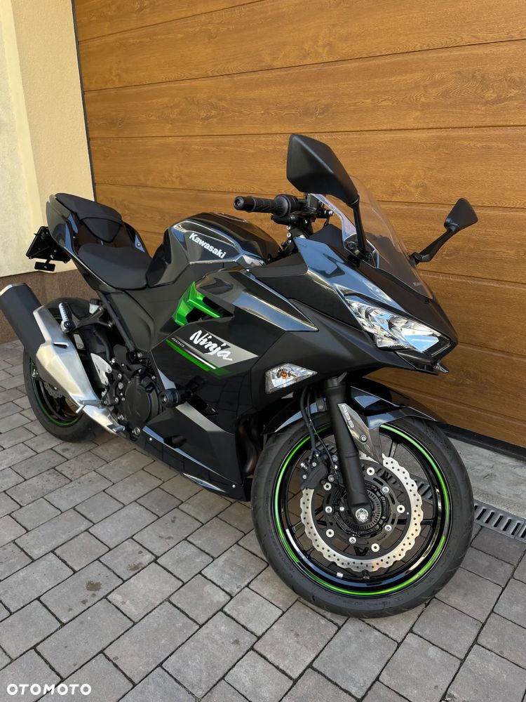 Kawasaki Ninja 400 - 4