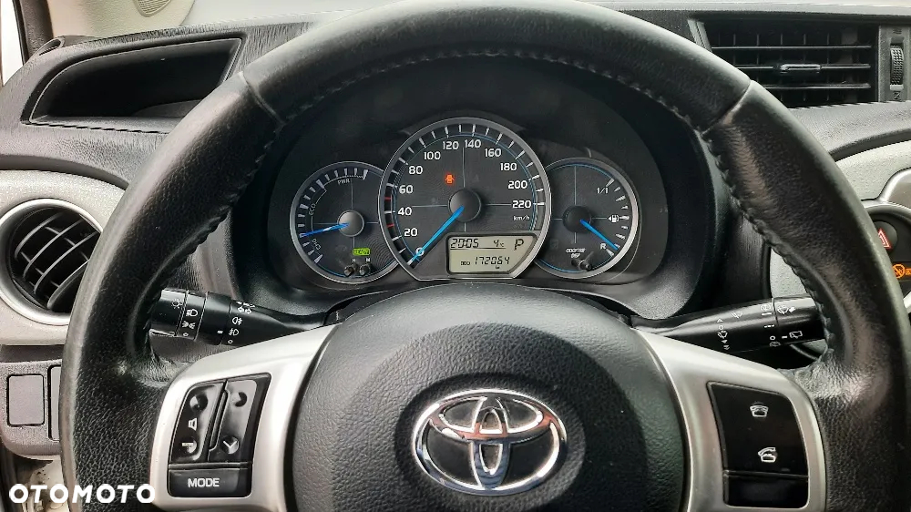 Toyota Yaris Hybrid 100 Dynamic - 12