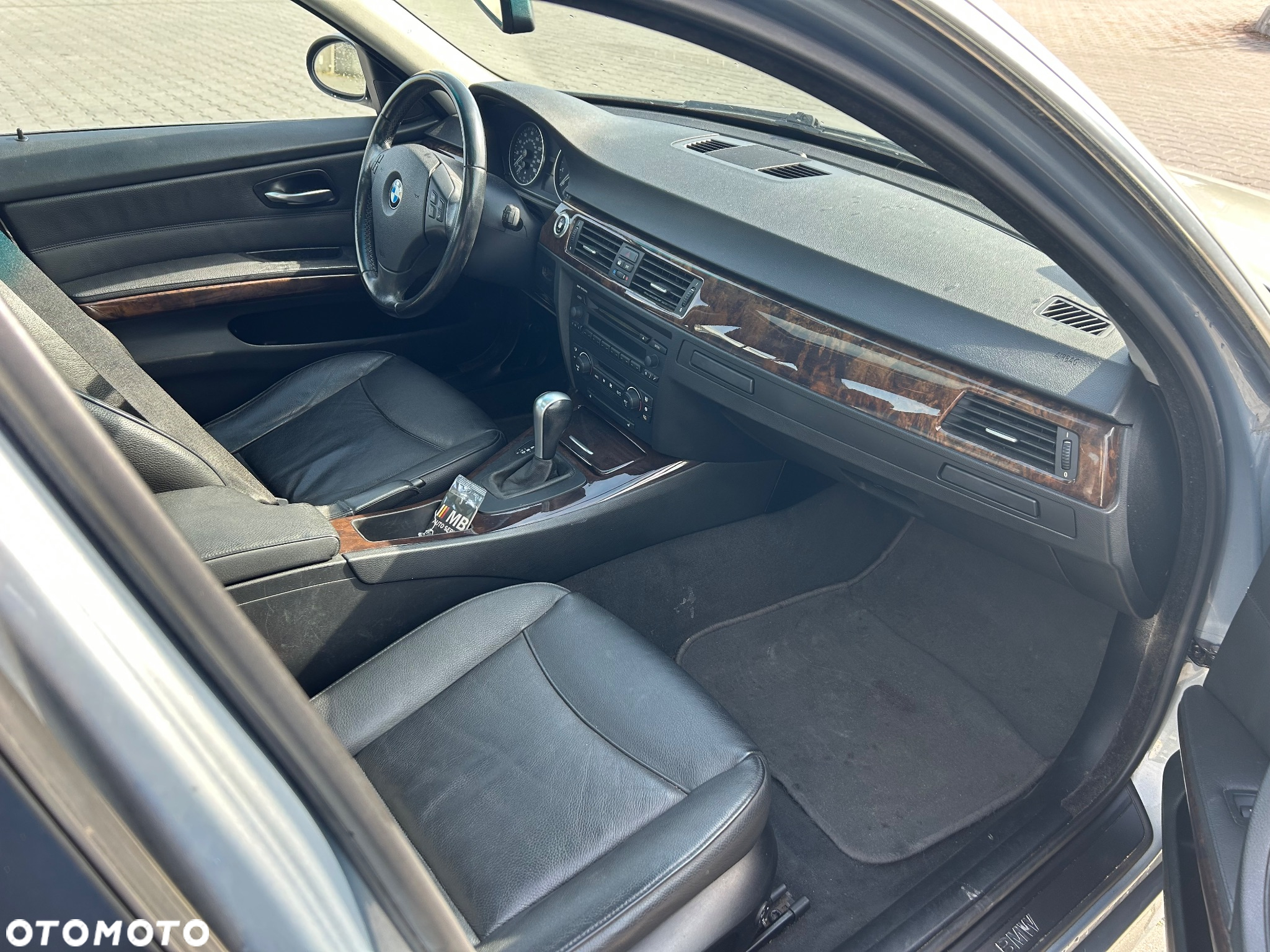 BMW Seria 3 330i Touring - 11