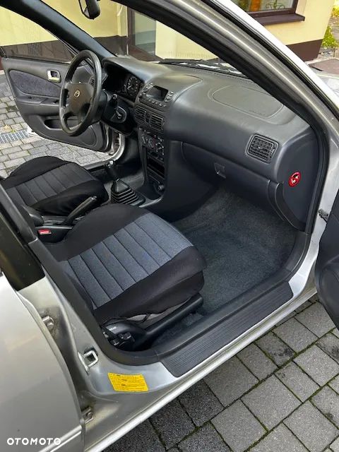 Toyota Corolla 1.4 VVT-i - 7