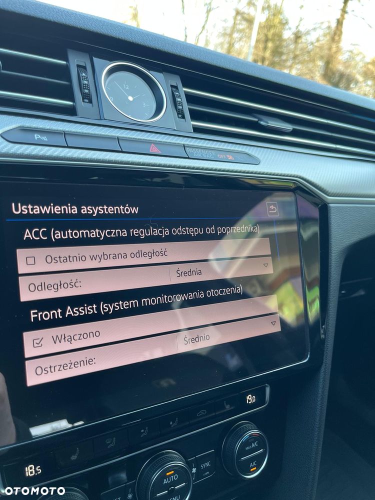 Volkswagen Passat - 35