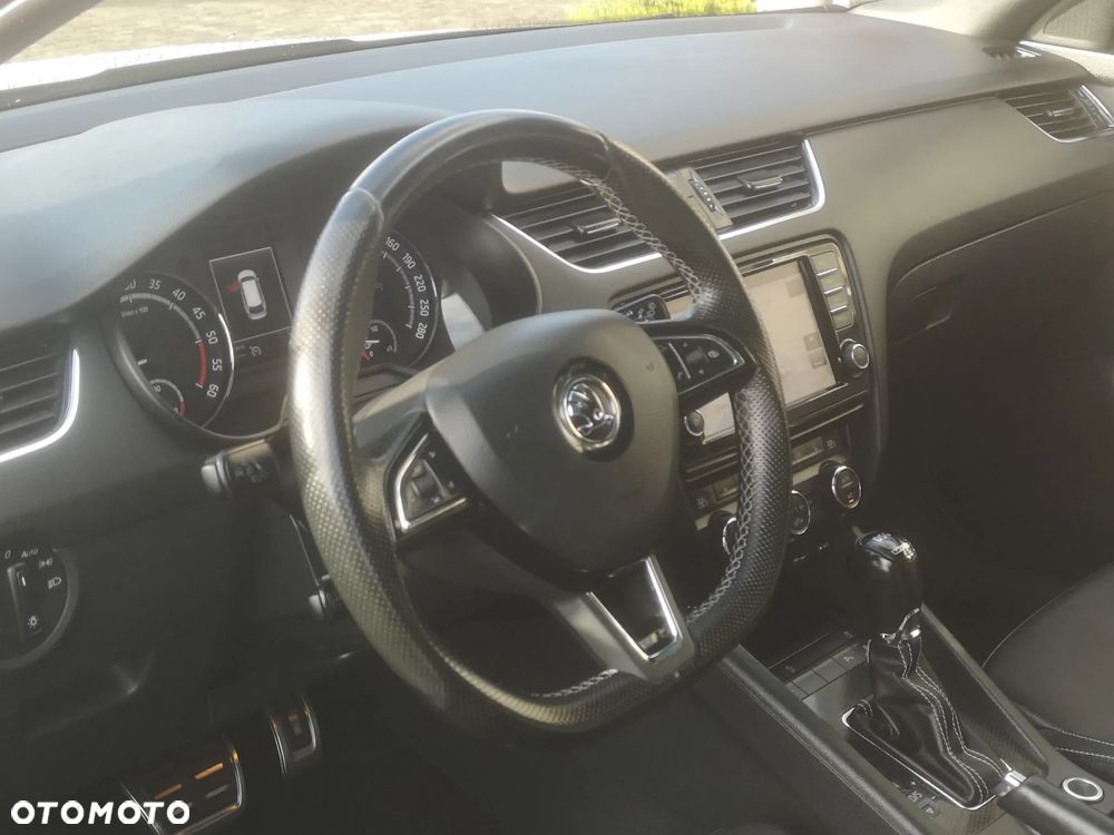 Skoda Octavia 2.0 TDI DSG RS - 10
