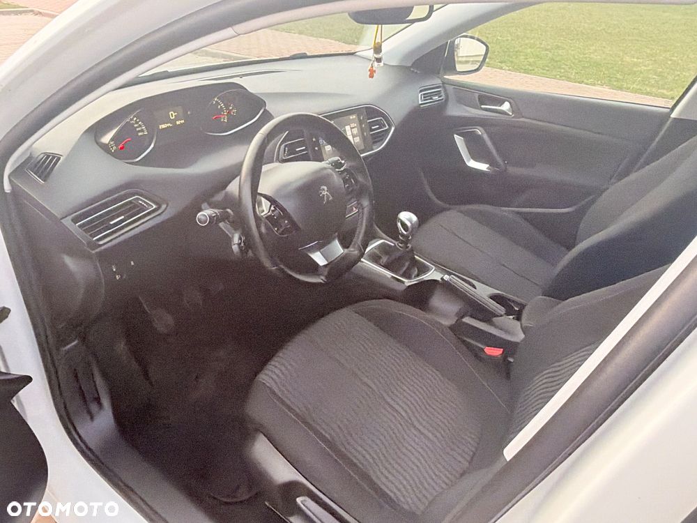 Peugeot 308 1.6 THP Active - 28