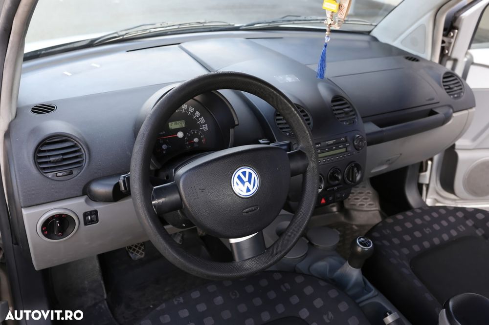 Volkswagen New Beetle - 11