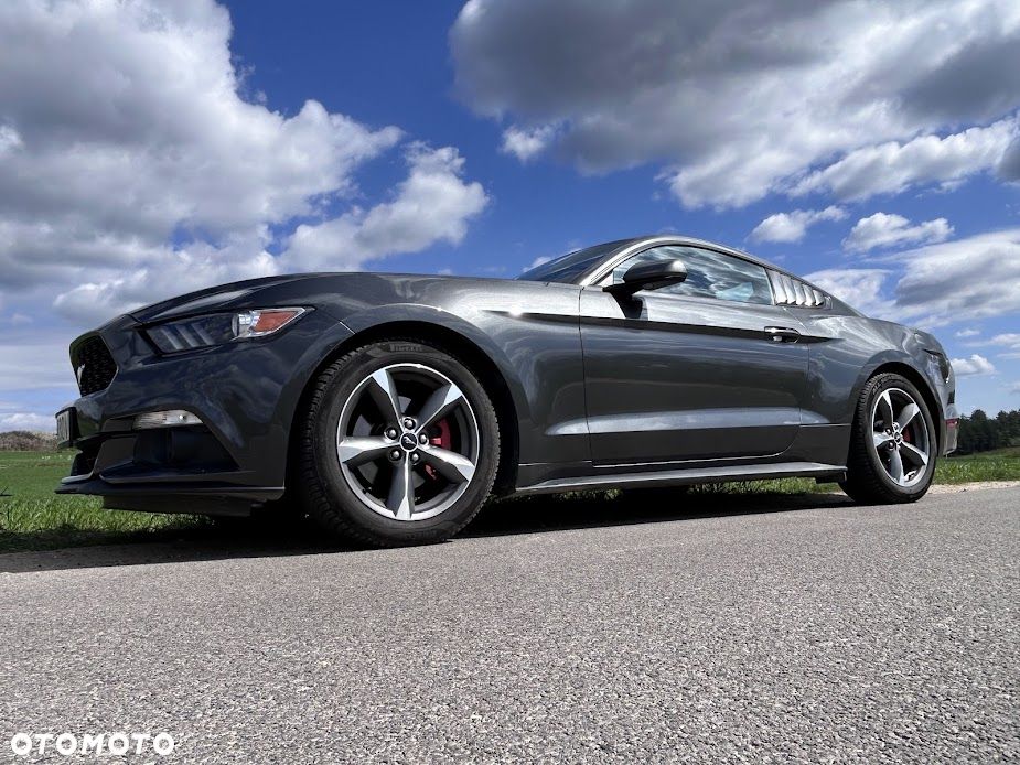 Ford Mustang - 25