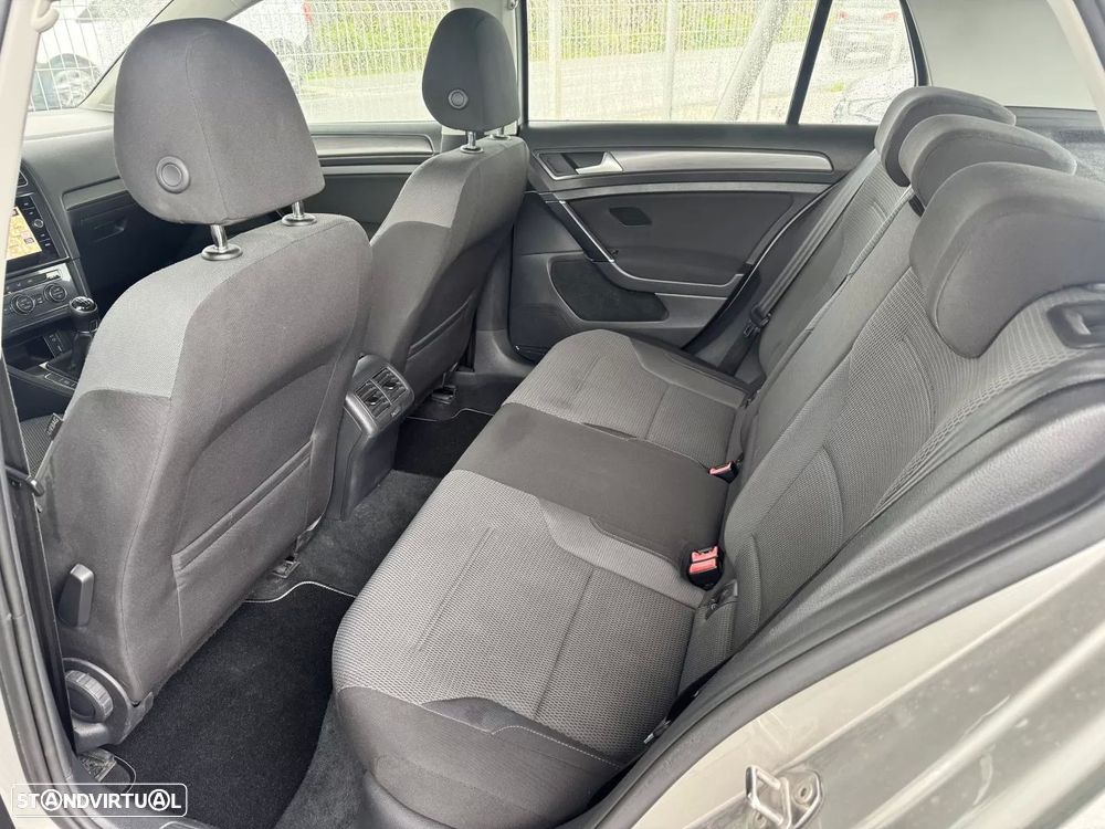 VW Golf 1.6 TDI Confortline - 12