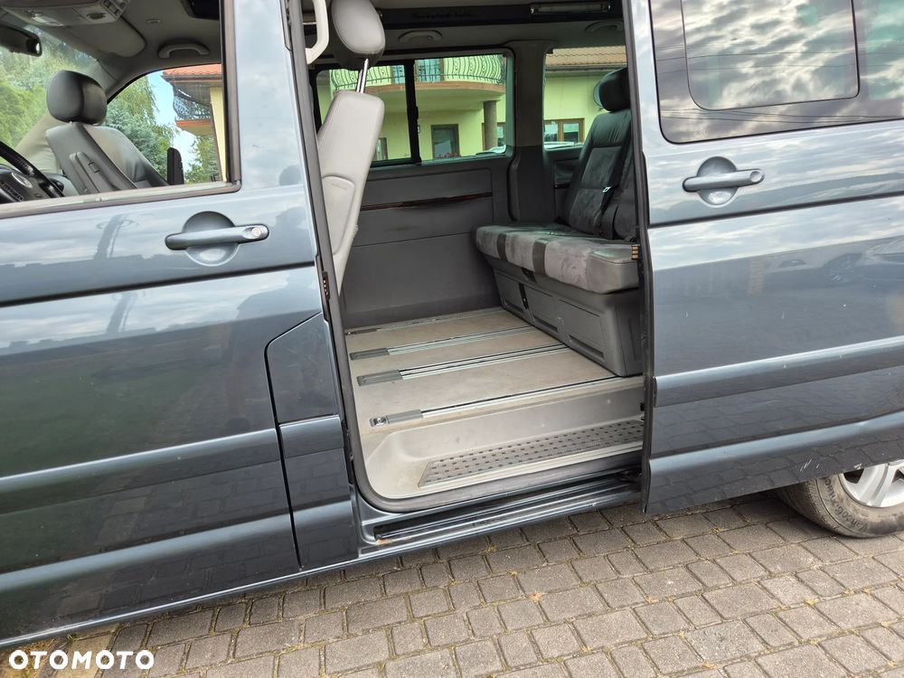 Volkswagen Multivan - 12