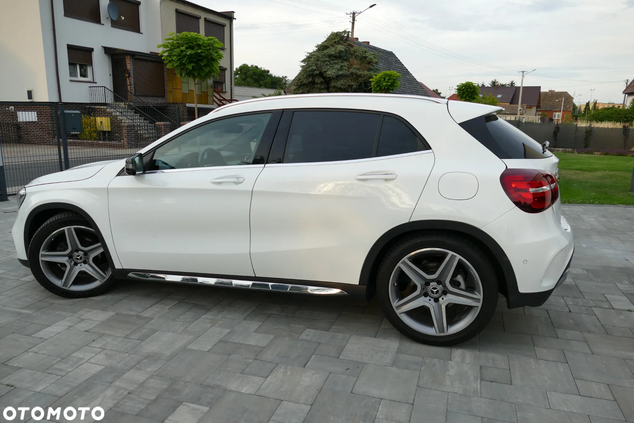 Mercedes-Benz GLA 200 AMG Line - 16