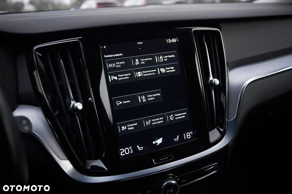 Volvo V60 B3 B Plus Dark - 32