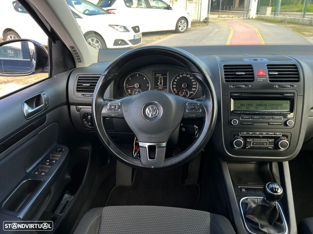VW Jetta 1.6 TDi Confortline - 17