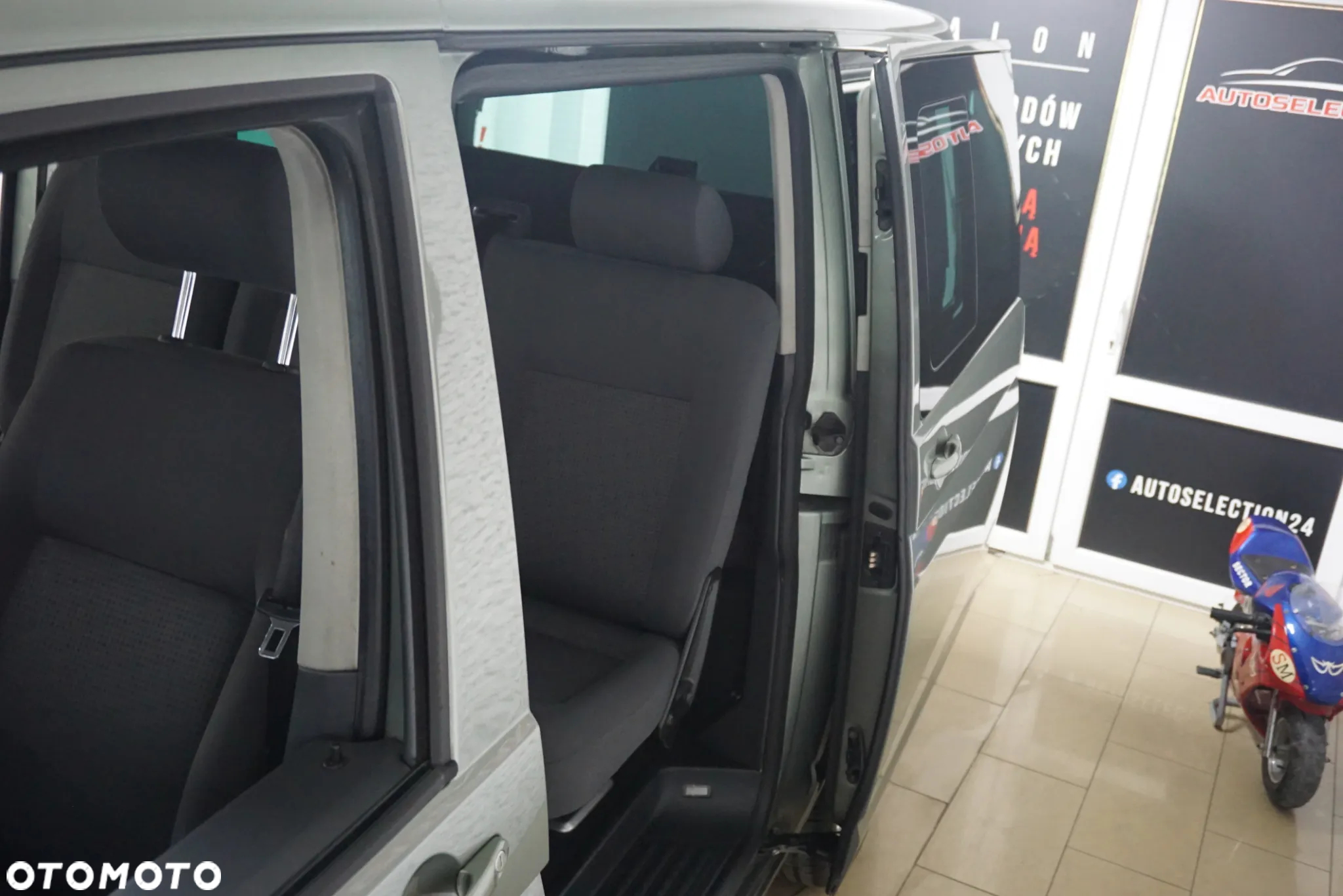 Volkswagen Caravelle - 14